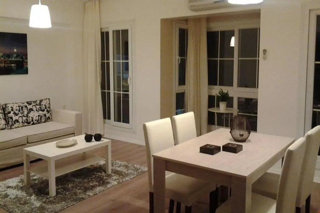 APARTMENT TWO BEDROOMS ONE BATHROOM Room, Deka Evleri, Izmir