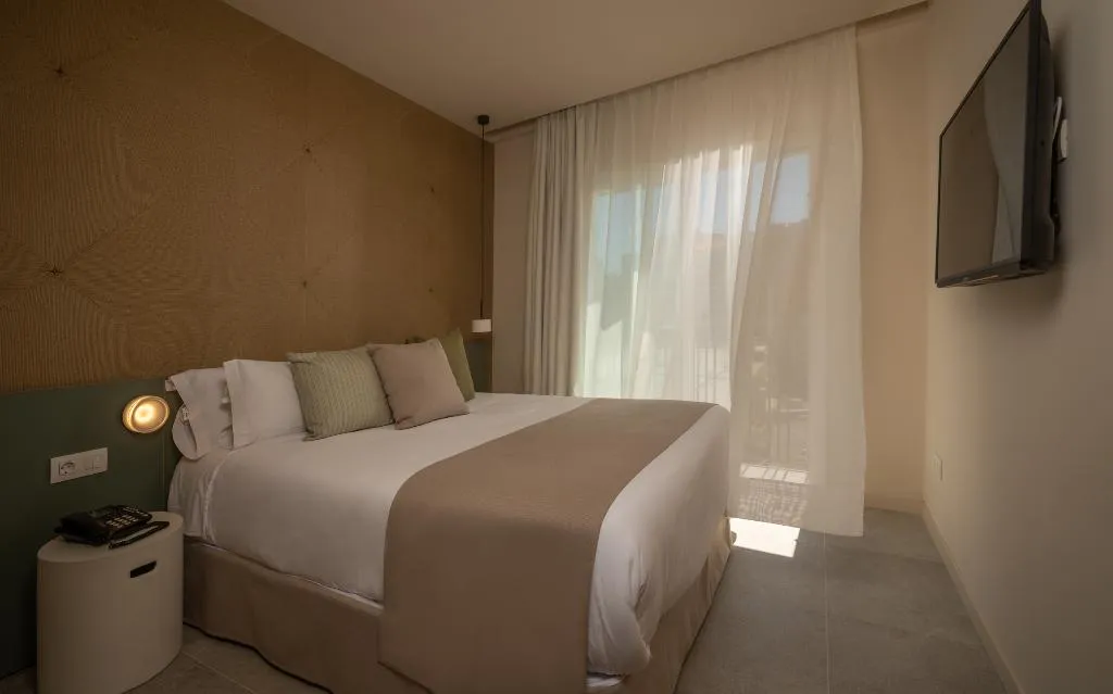 QUADRUPLE SUPERIOR Room, Aqua Hotel Bertran Park**** Adults Recommended, Costa Brava