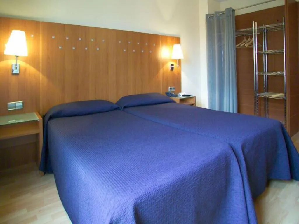 DOUBLE SINGLE USE QUEEN SIZE BED Room, J. Balmes, Costa Brava