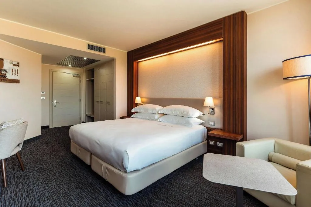 DOUBLE DELUXE KING BED Room, Delta Hotels By Marriott Olbia Sardinia, Olbia