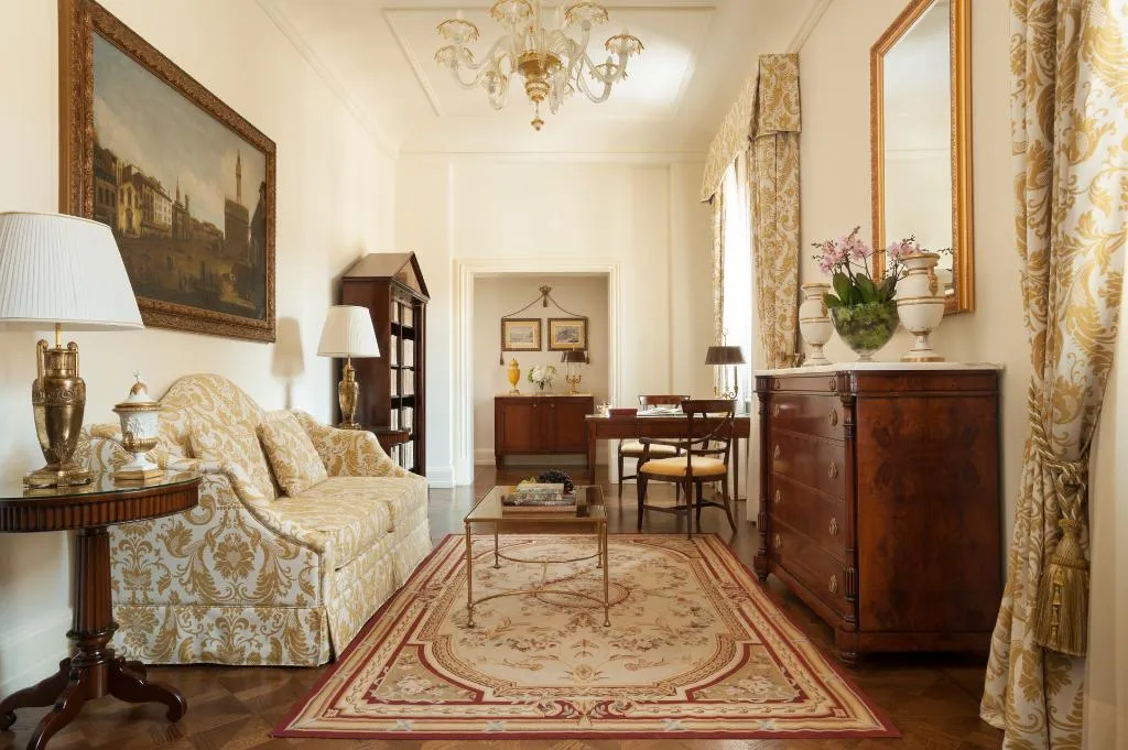 SUITE DELUXE EXECUTIVE Room, Four Seasons Hotel Firenze, Florence