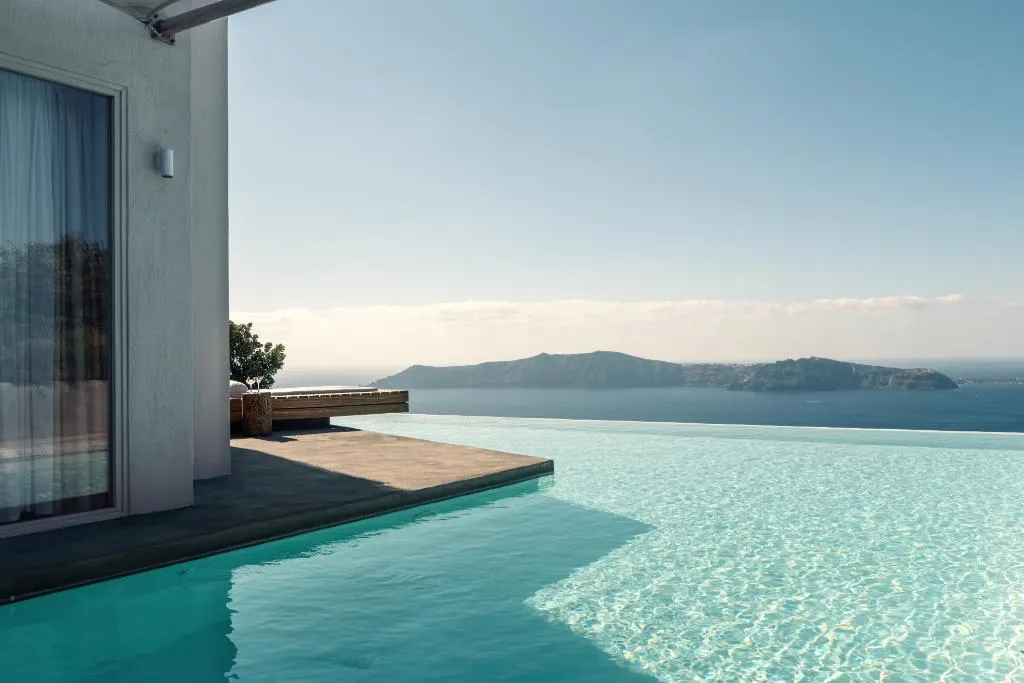 SUITE WITH PRIVATE POOL Room, West East Suites, Santorini