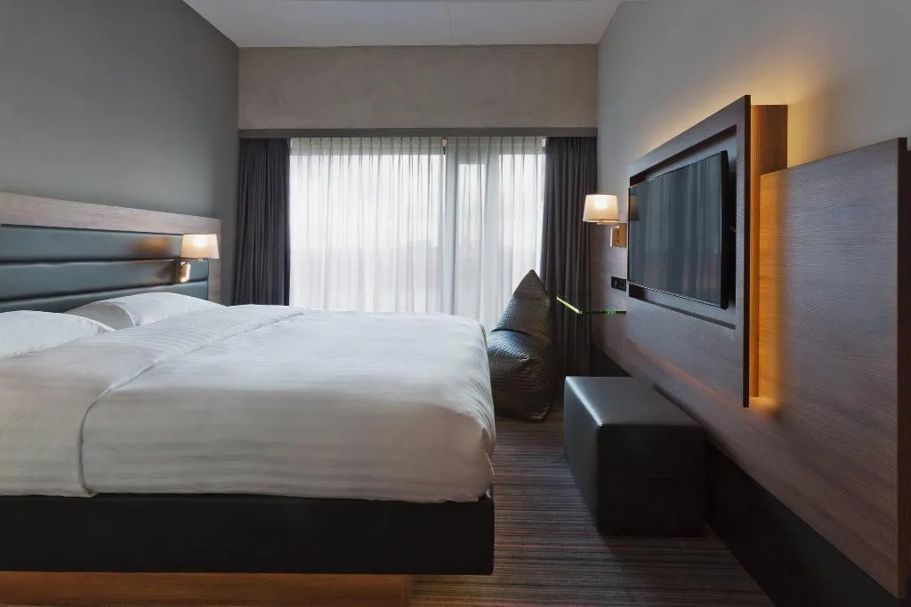DOUBLE HARBOUR VIEW Room, Moxy Amsterdam Houthavens, Amsterdam