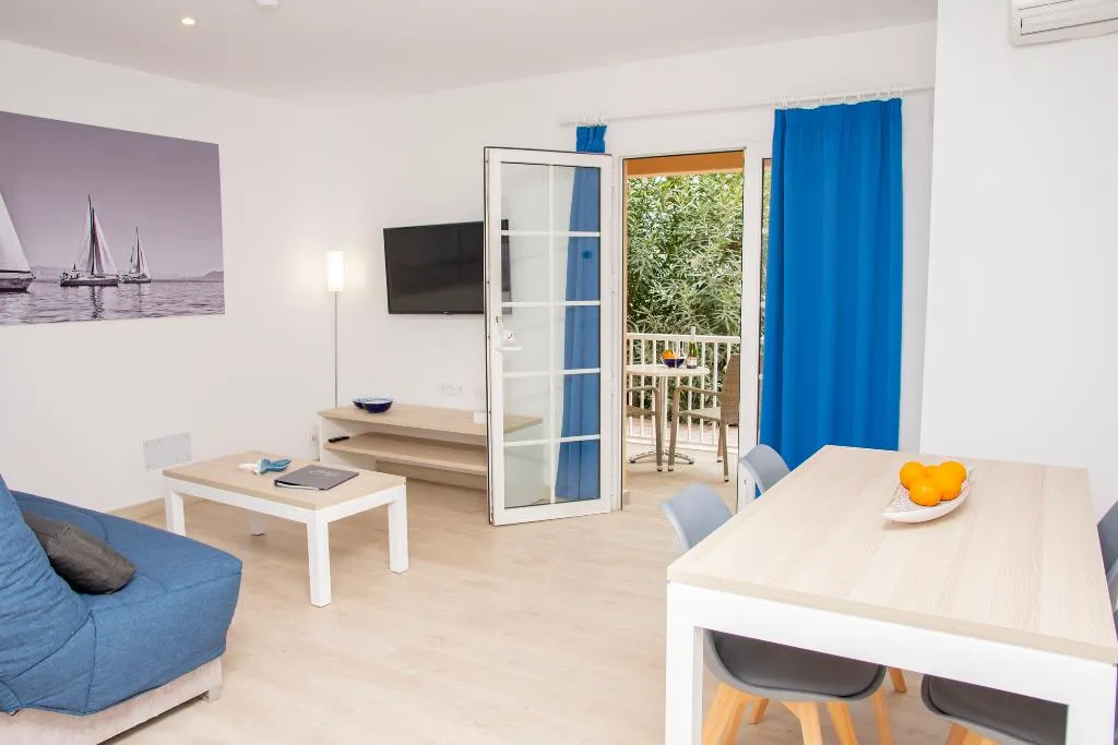 APARTMENT TWO BEDROOMS ONE BATHROOM Room, Maribel, Menorca