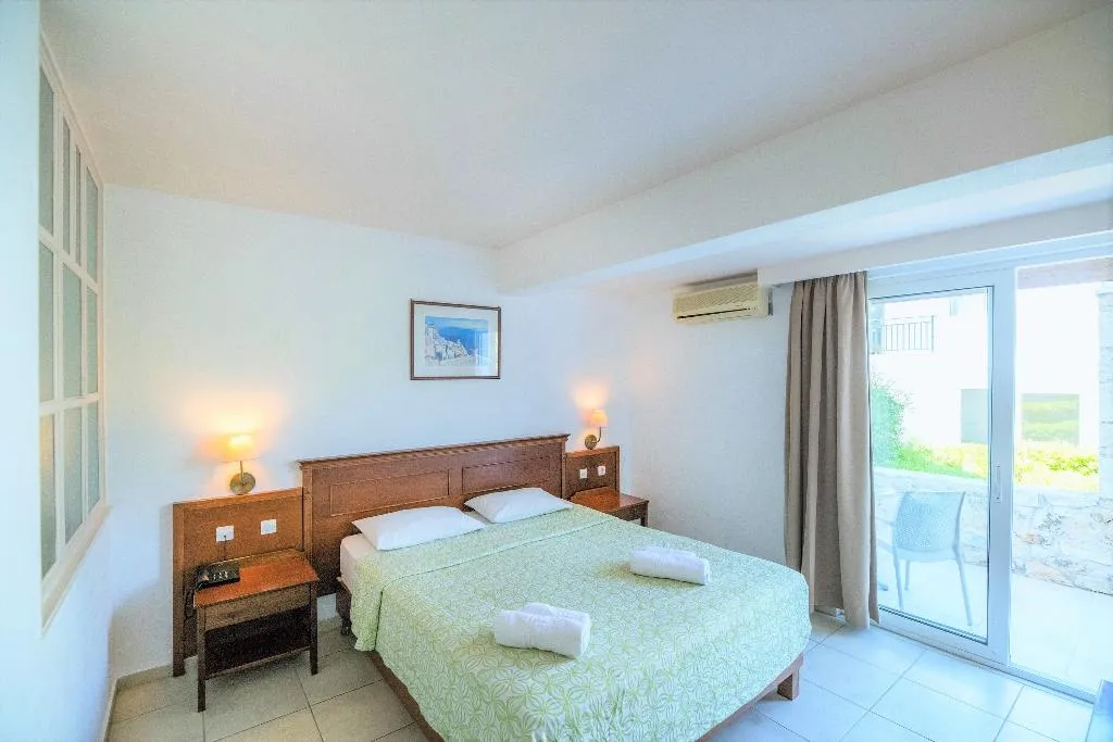FAMILY ROOM GARDEN VIEW Room, Semiramis Village, Crete