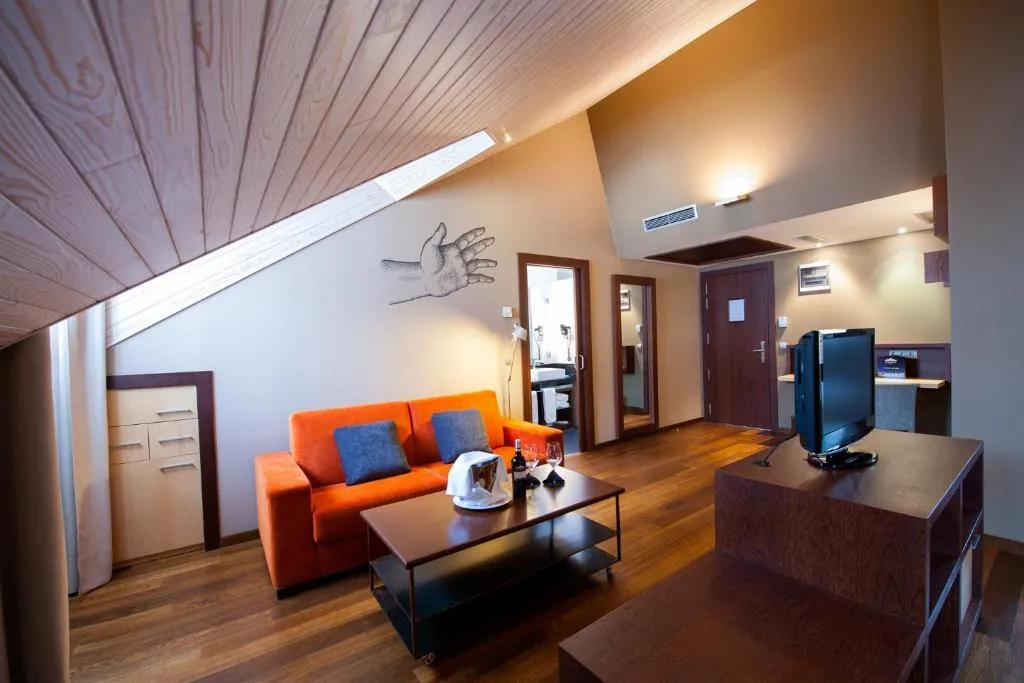 JUNIOR SUITE STANDARD Room, SOMMOS Hotel Aneto, Barcelona