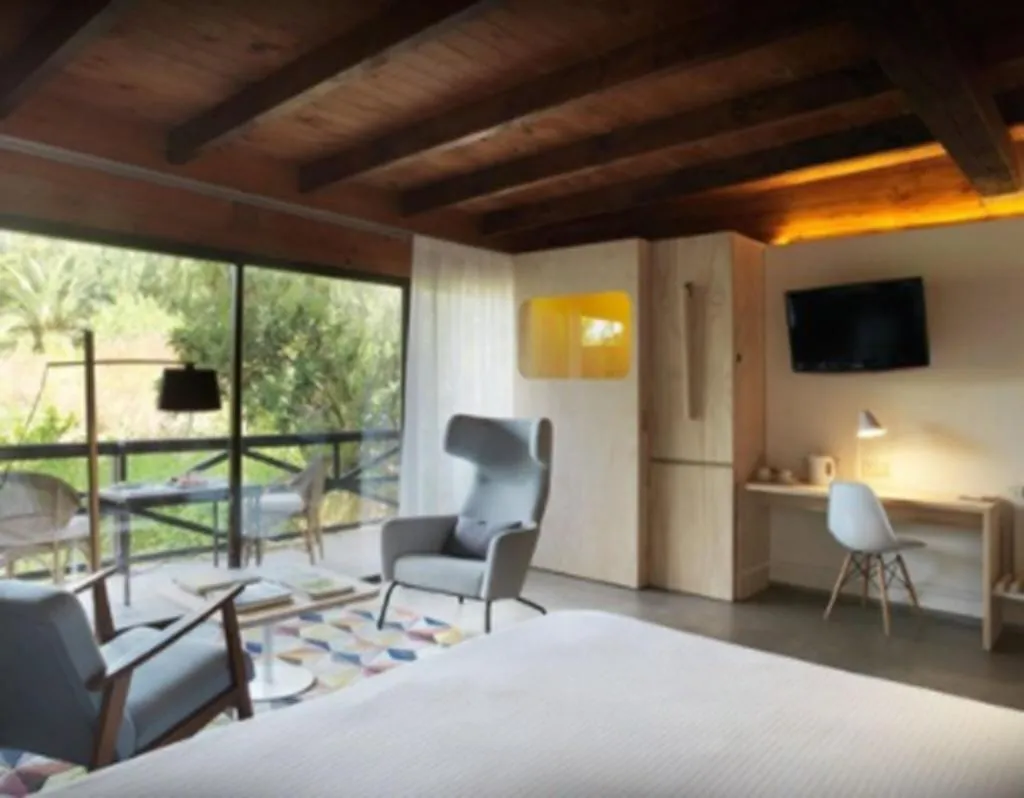 Room, Mont-Sant, Valencia