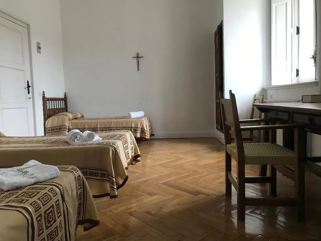 TRIPLE STANDARD Room, Hospederia Santa Cruz, Madrid