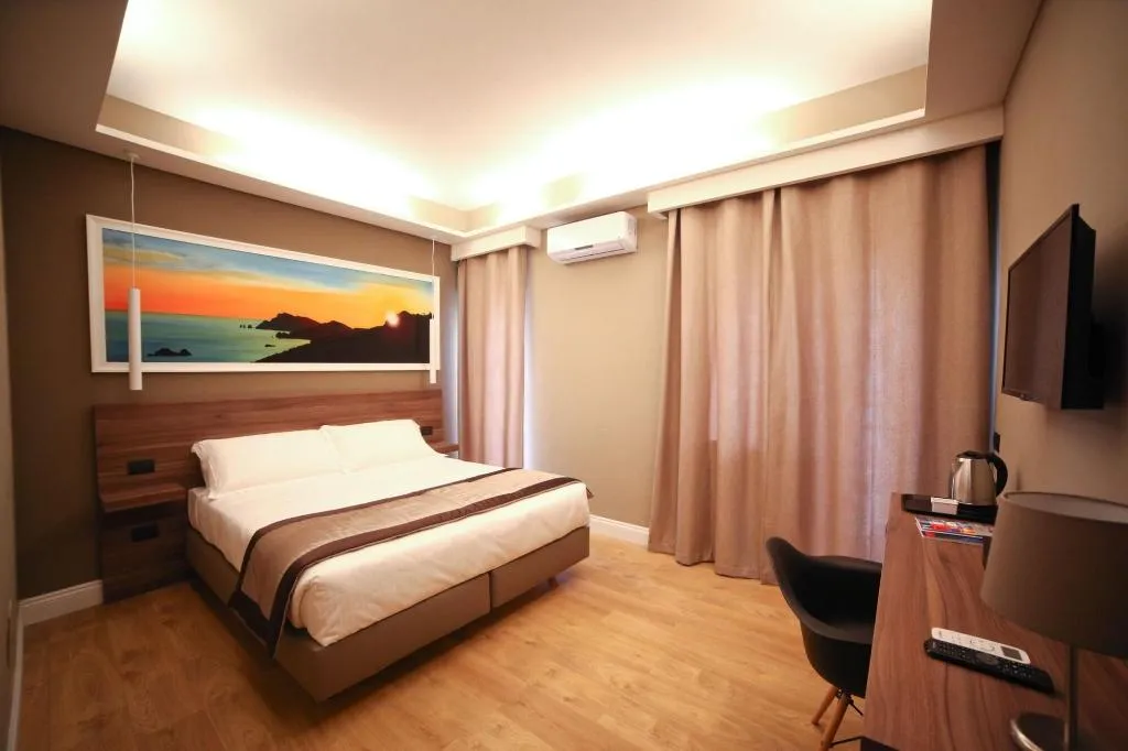 Room, 7Th Floor Suite, Naples