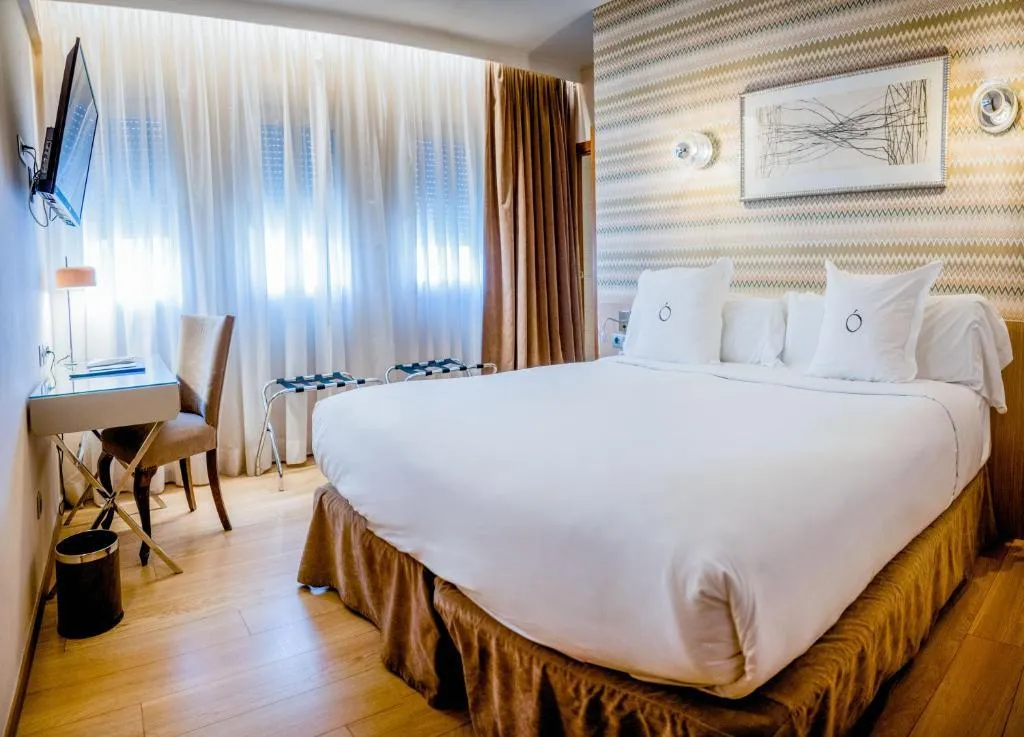 DOUBLE SINGLE USE STANDARD Room, Hotel Opera, Madrid