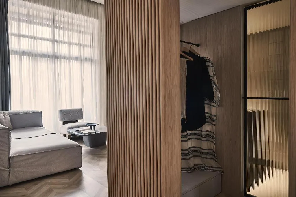 Room, Newel Psychiko, Athens