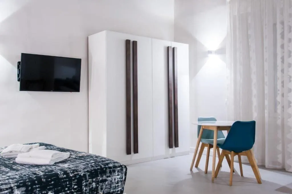 Room, Dada Suite, Naples
