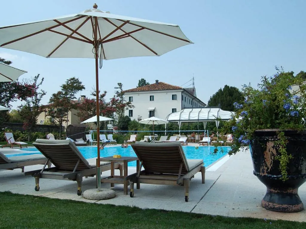Pool, Villa Foscarini Cornaro, Venice