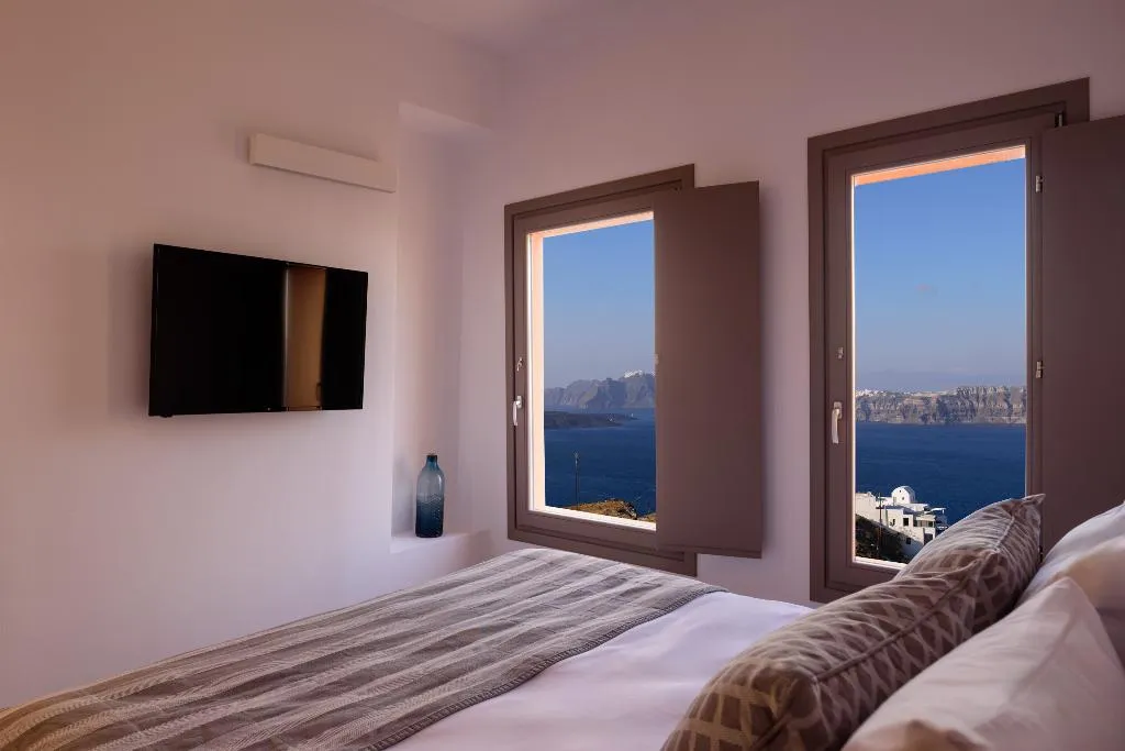JUNIOR SUITE WITH JACUZZI Room, Kalestesia Suites, Santorini