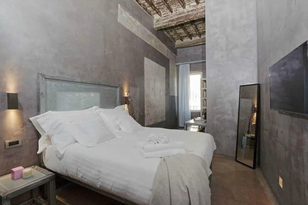 Room, Mama's Home Rome, Rome