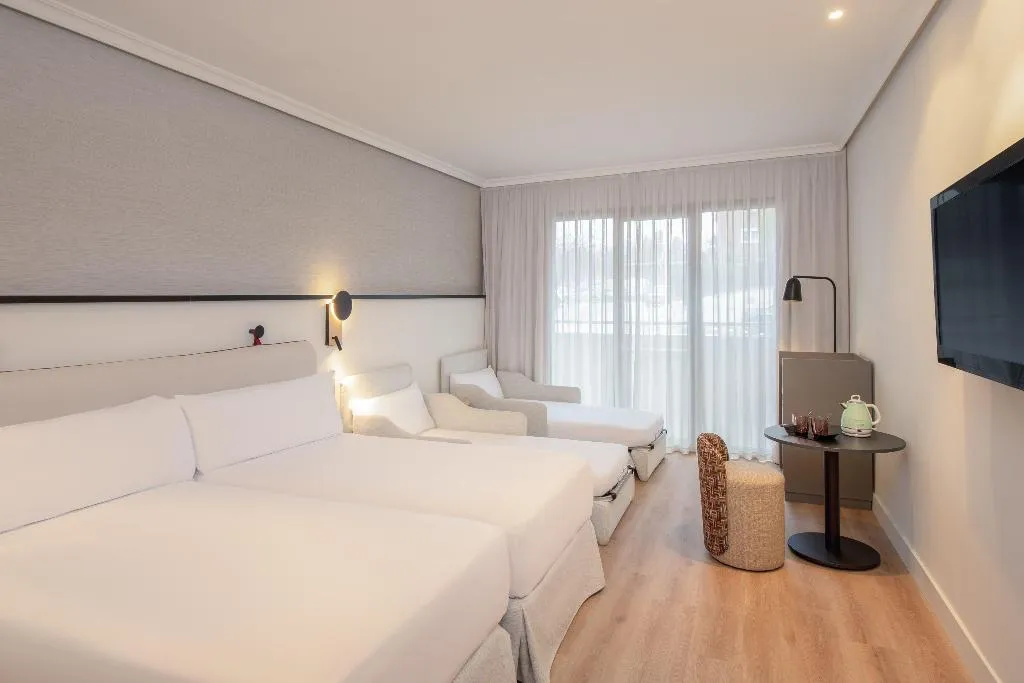 FAMILY ROOM STANDARD Room, Madrid Alameda Aeropuerto Affiliated By Melia, Madrid