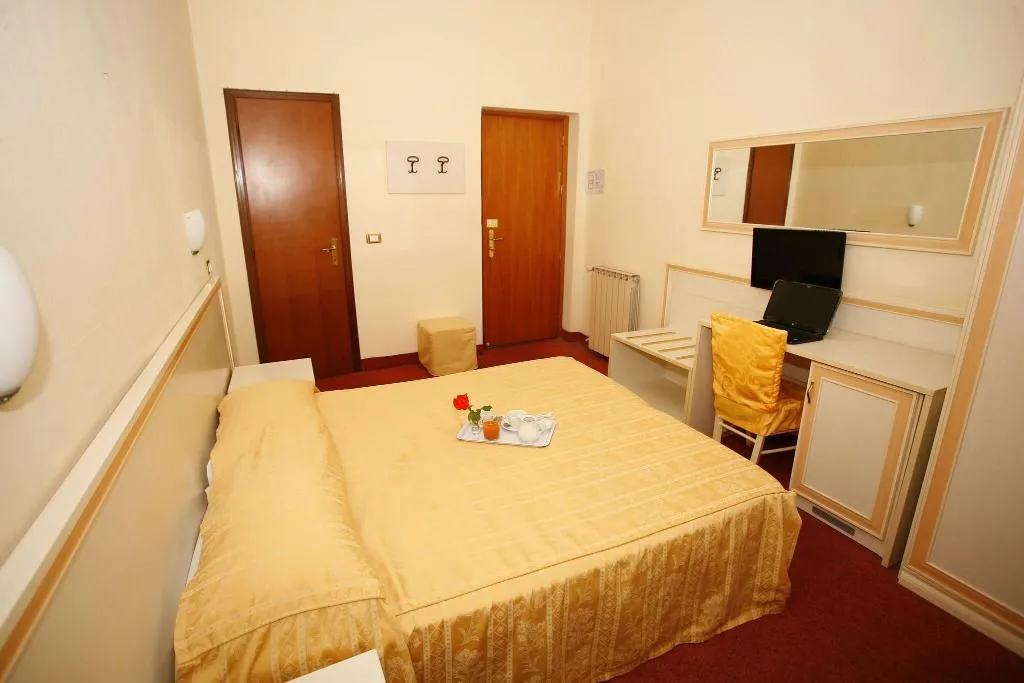 DOUBLE STANDARD Room, Adler, Milan