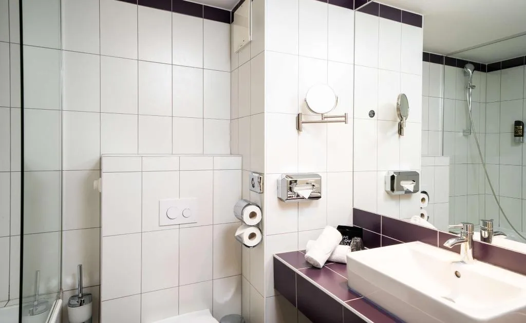 DOUBLE QUEEN SIZE BED Room, elaya hotel vienna city west, Trademark by Wyndham, Vienna