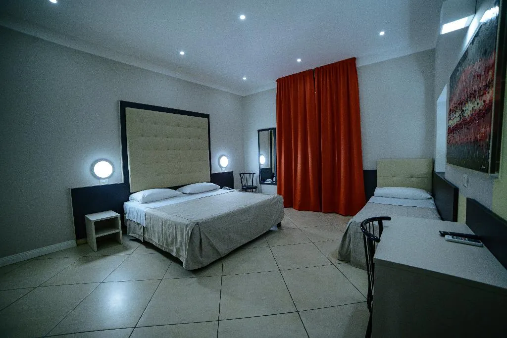 TRIPLE BASIC Room, Hotel Demó, Milan