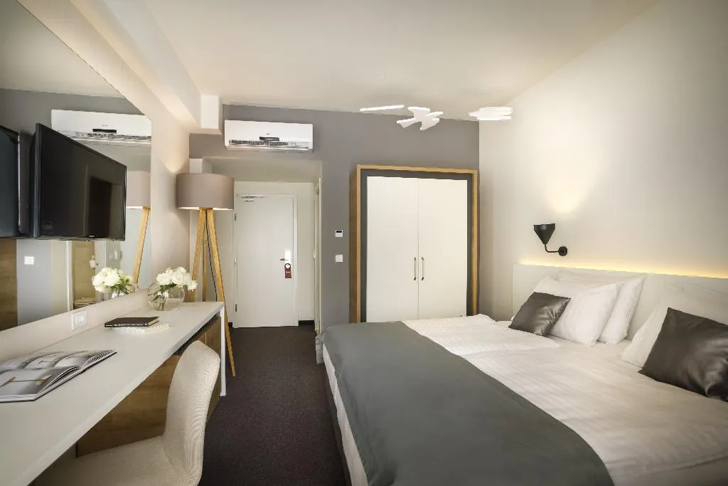 TWIN SEA VIEW WITH BALCONY Room, Remisens Hotel Albatros, Dubrovnik