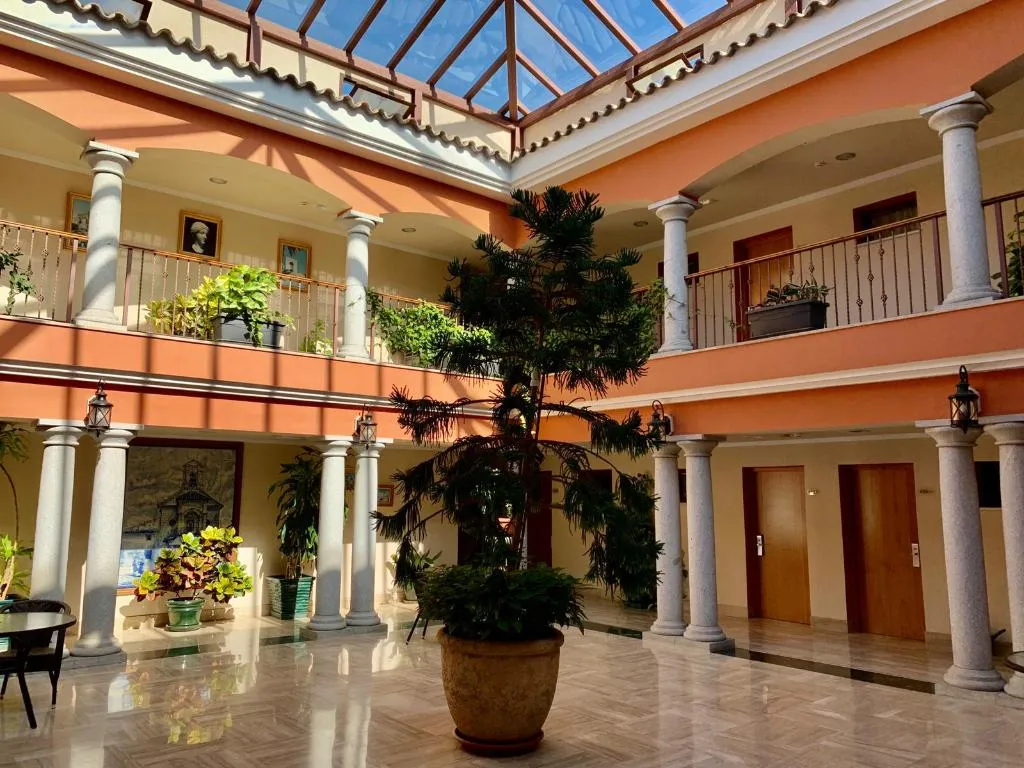 Lobby, Los Dolmenes, Andalucia