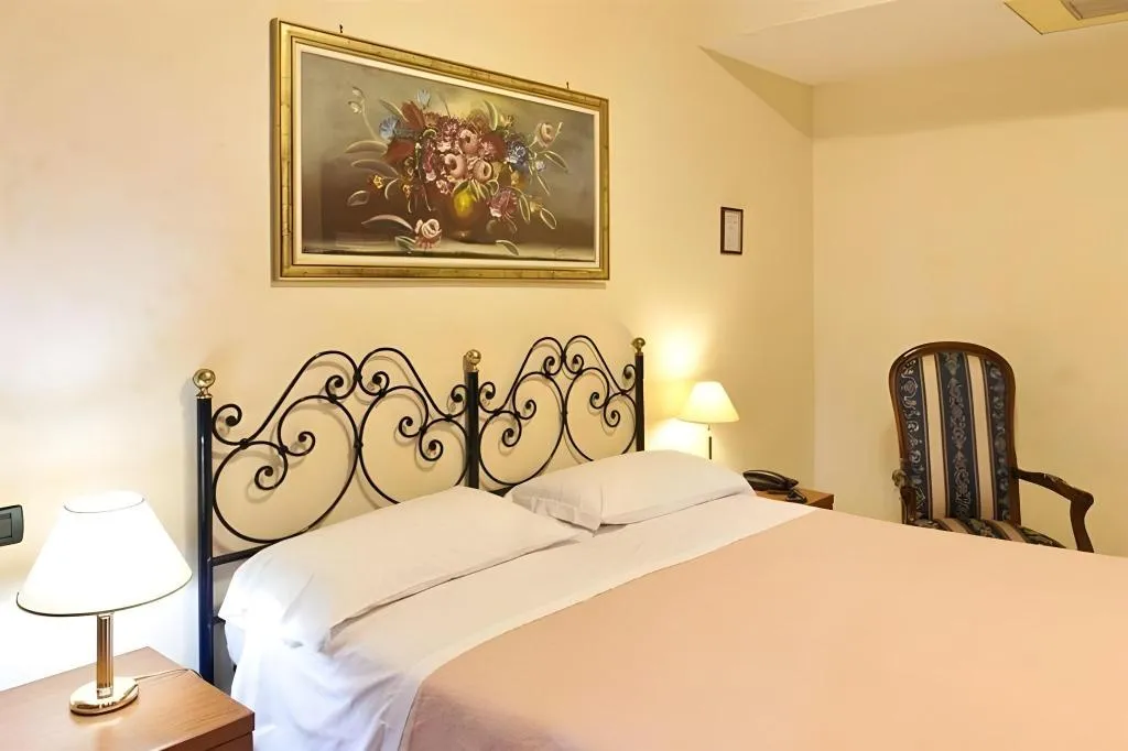 Room, Stromboli, Rome