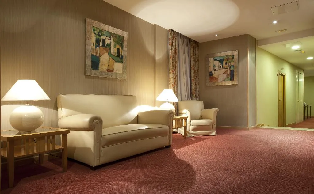 Room, Regente, Madrid