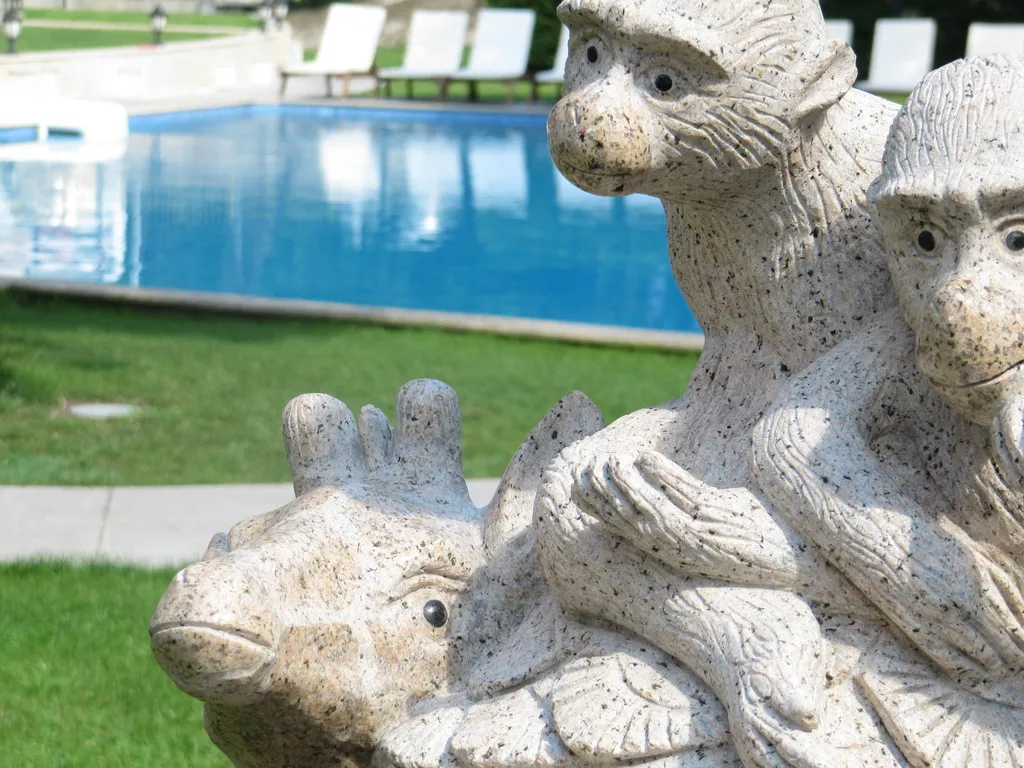 Pool, Kristel, Varna