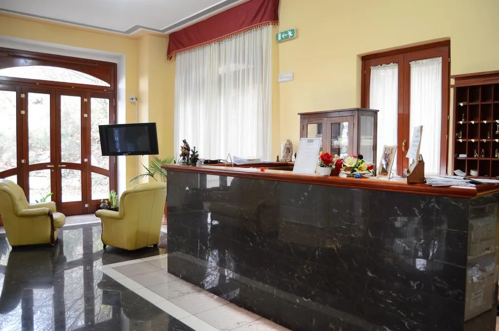 Lobby, Royal Hotel Montevergine, Naples