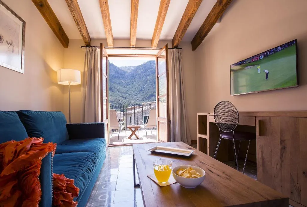 Room, D'Es Puig, Majorca