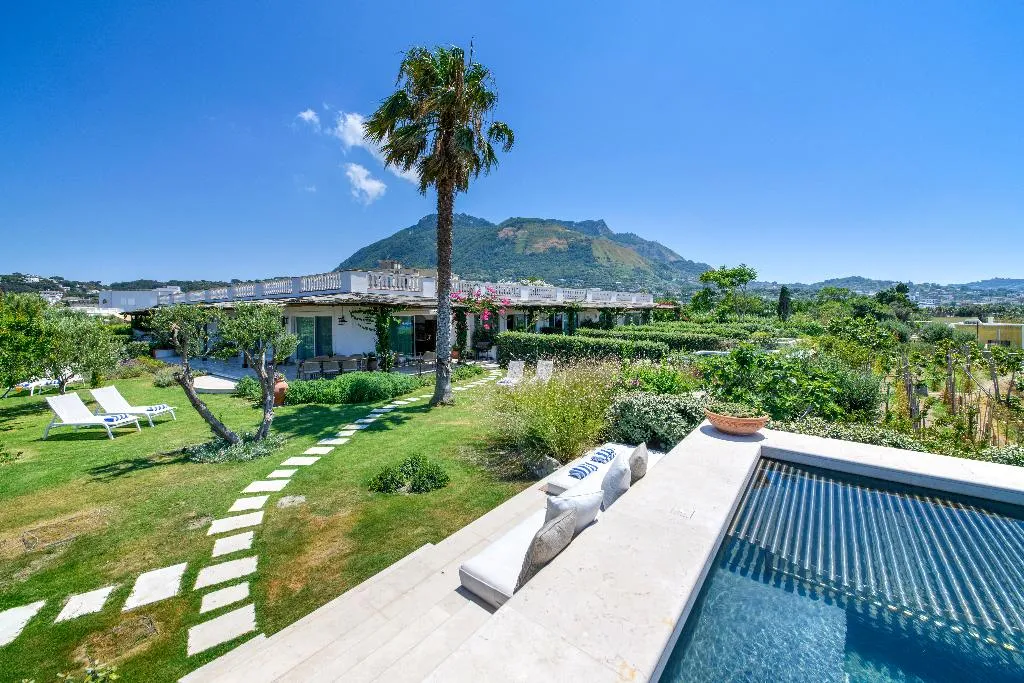 VILLA FIVE BEDROOMS WITH MORE THAN THREE BATHROOMS Room, Orablu Exclusive Villas, Naples