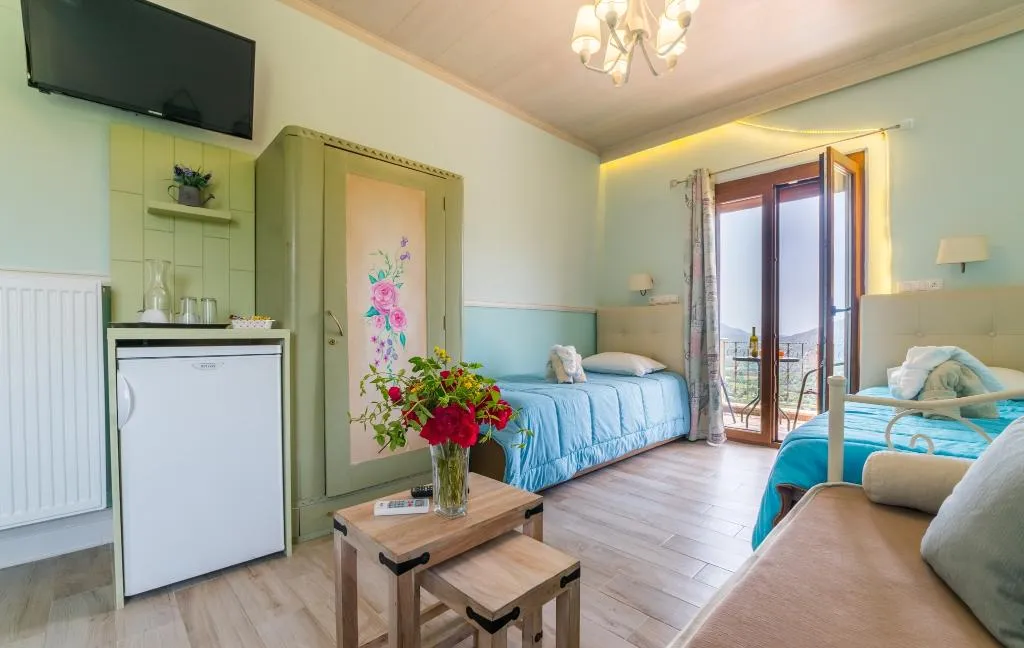 TRIPLE LUXURY Room, Aravanes Mountain Resort & Eco Cuisine, Crete