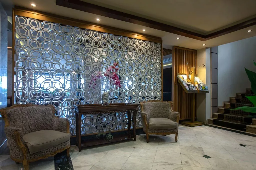 Lobby, Coral, Athens