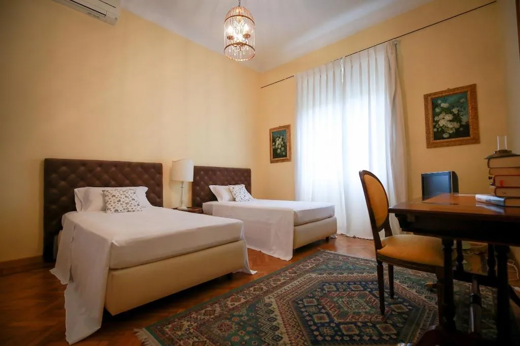 Room, B&B Bonne Nuit Rome, Naples