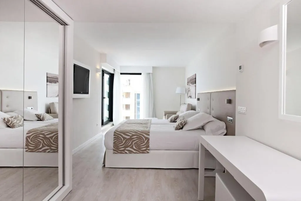 DOUBLE TWO BEDS Room, Iberostar Waves Cala Millor, Majorca