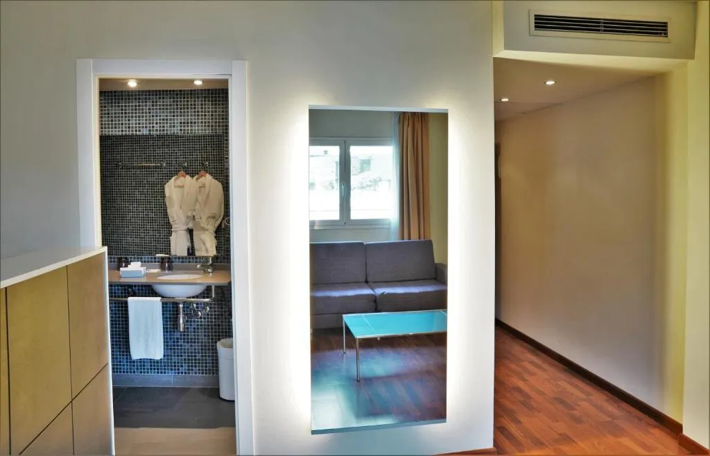 JUNIOR SUITE STANDARD Room, Port Valencia Feria, Valencia