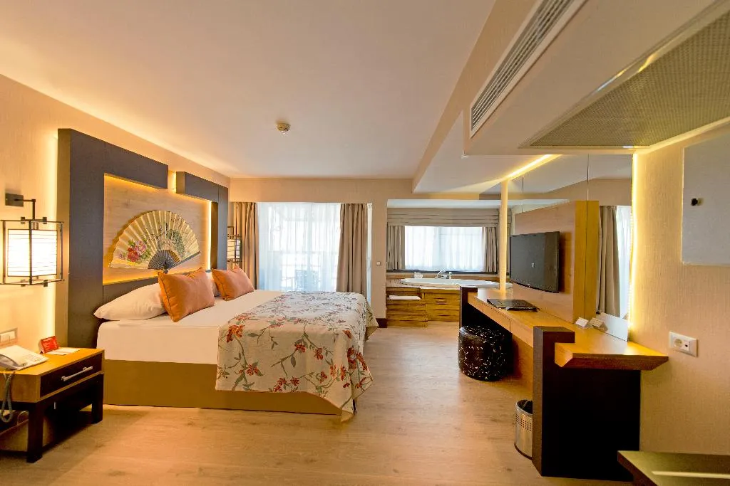 DOUBLE WITH JACUZZI Room, Limak Lara De Luxe Hotel & Resort, Antalya