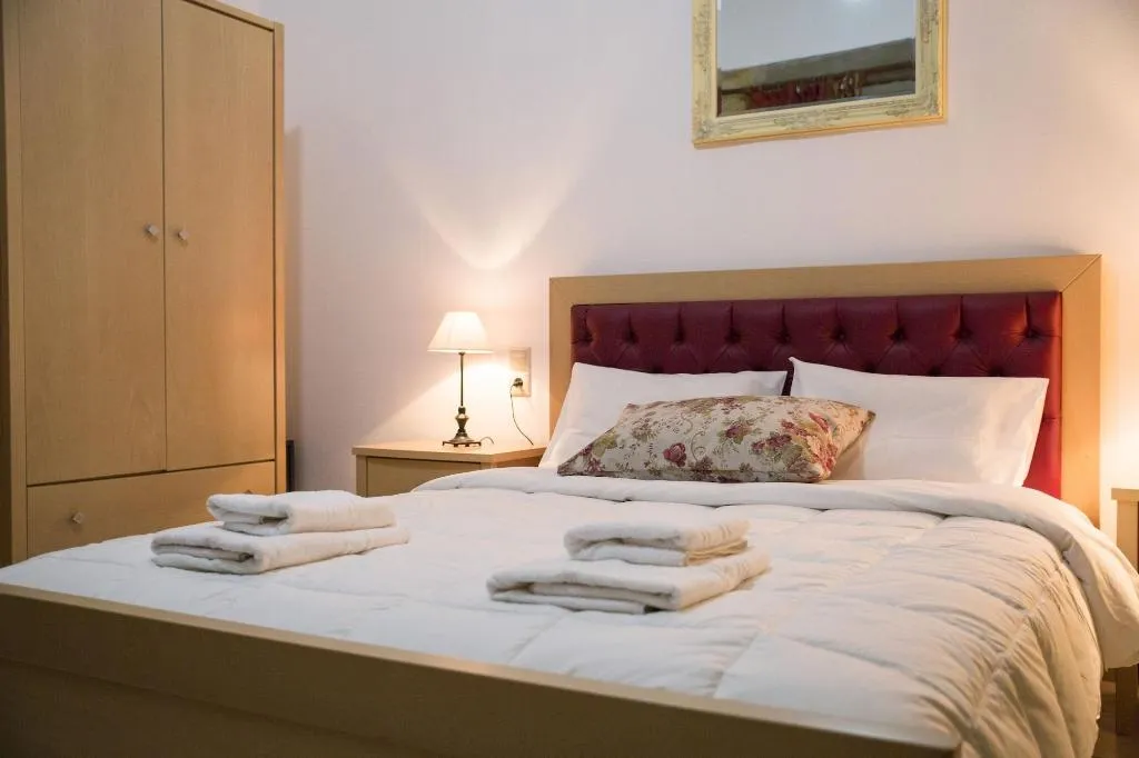 Room, Agarathos, Crete