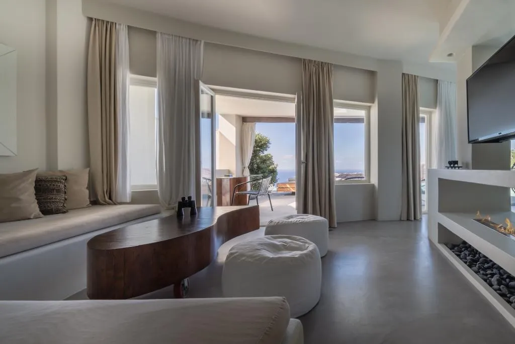 SUITE WITH PRIVATE POOL Room, West East Suites, Santorini