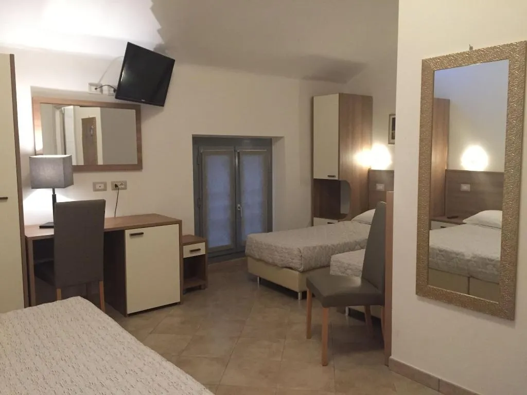 Room, Hotel Montecarlo, Milan