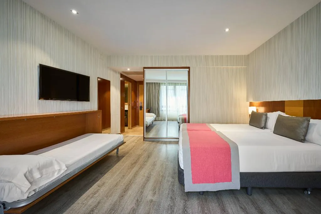 TRIPLE STANDARD Room, Catalonia Barcelona 505, Barcelona