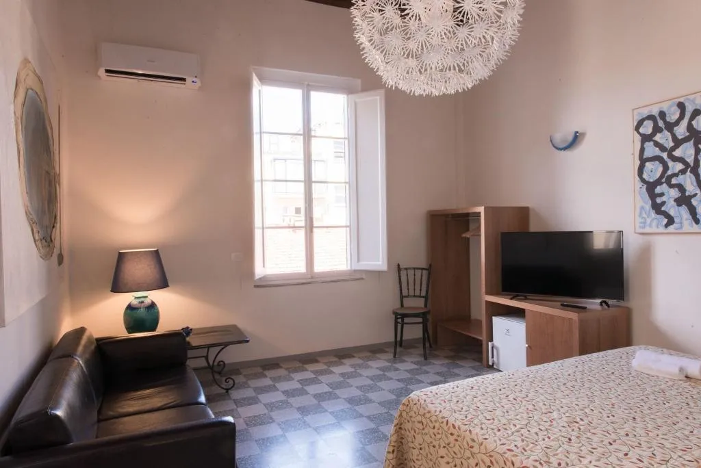 Room, Paravia Suite, Florence