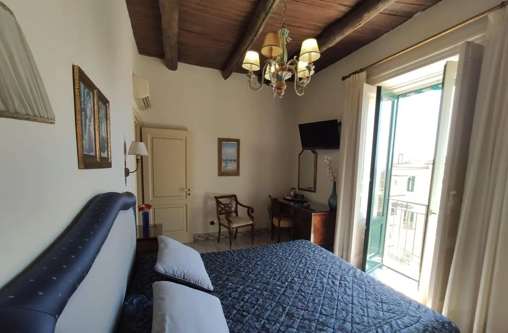 Room, Residenza Del Duca, Naples