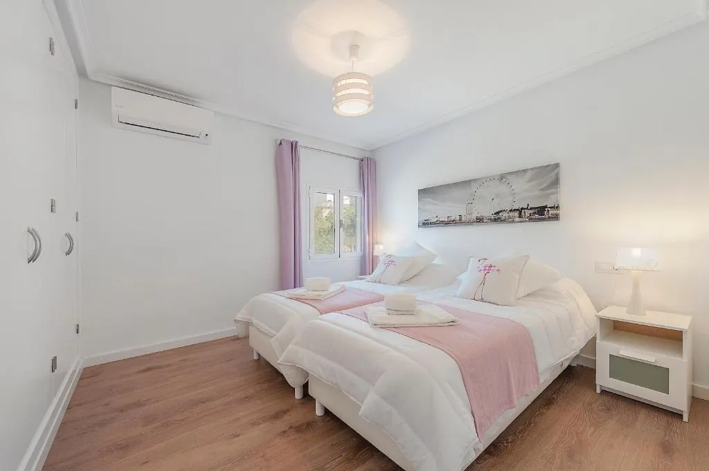 HOUSE TWO BEDROOMS WITH AIR CONDITIONING Room, Torre Playa, Majorca
