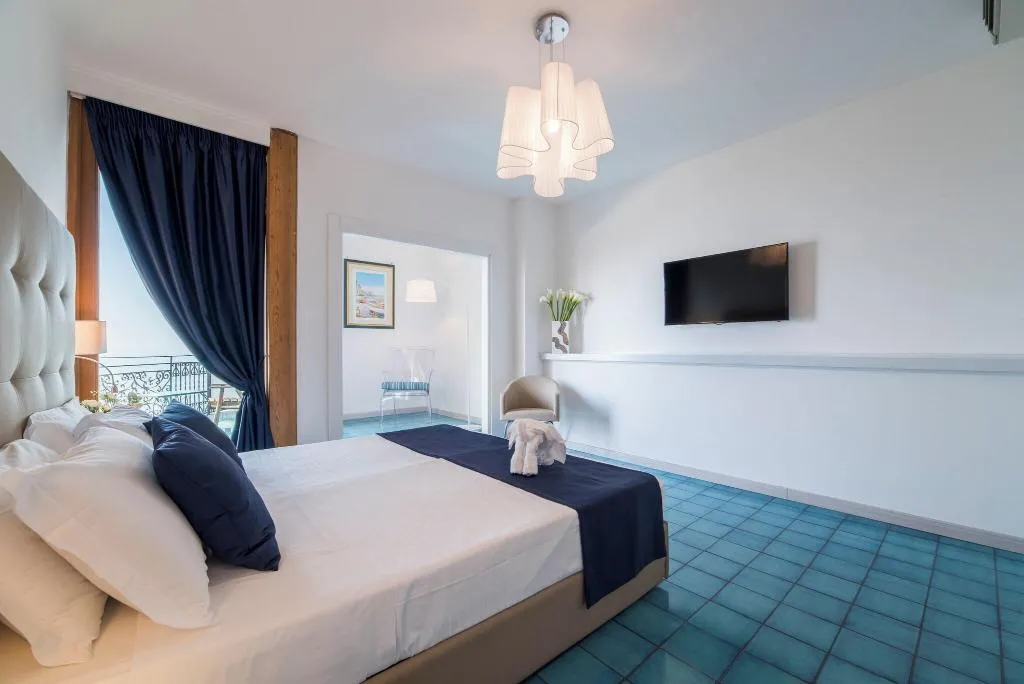 DOUBLE DELUXE SEA VIEW Room, Hotel Sole Splendid, Naples