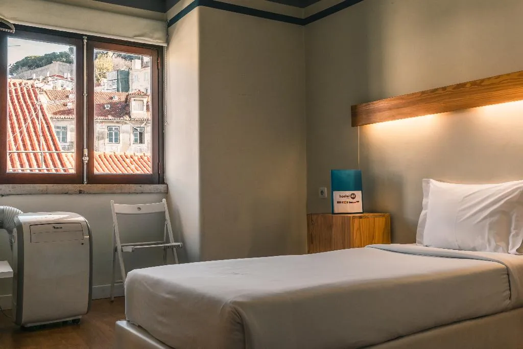 Bed in dormitory CAPACITY 2 Room, Hostel4U, Lisbon