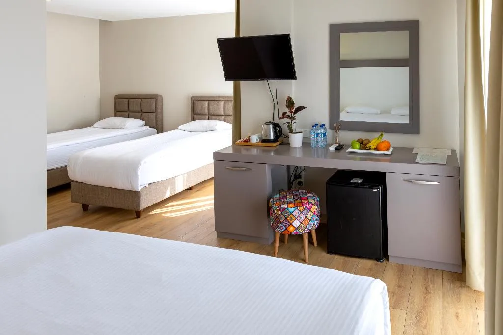 QUADRUPLE COMFORT Room, Mene City Hotel, Antalya