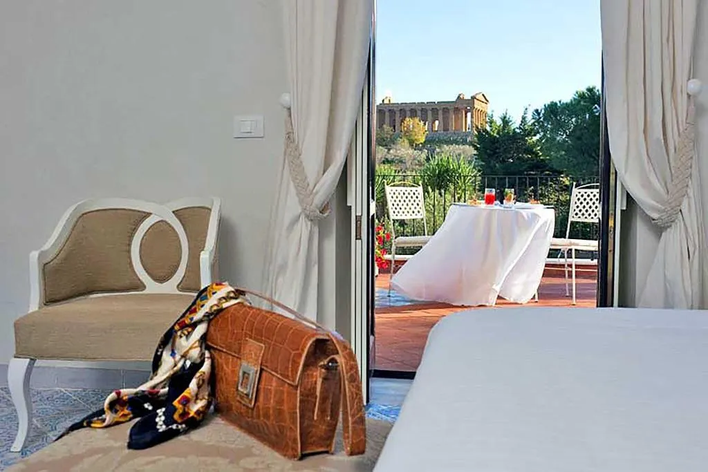 DOUBLE DELUXE QUEEN BED Room, Villa Athena, Catania