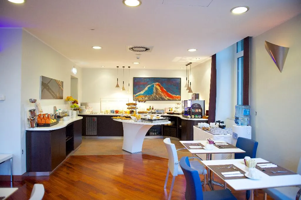 General view, Mercure Napoli Centro Angioino, Naples