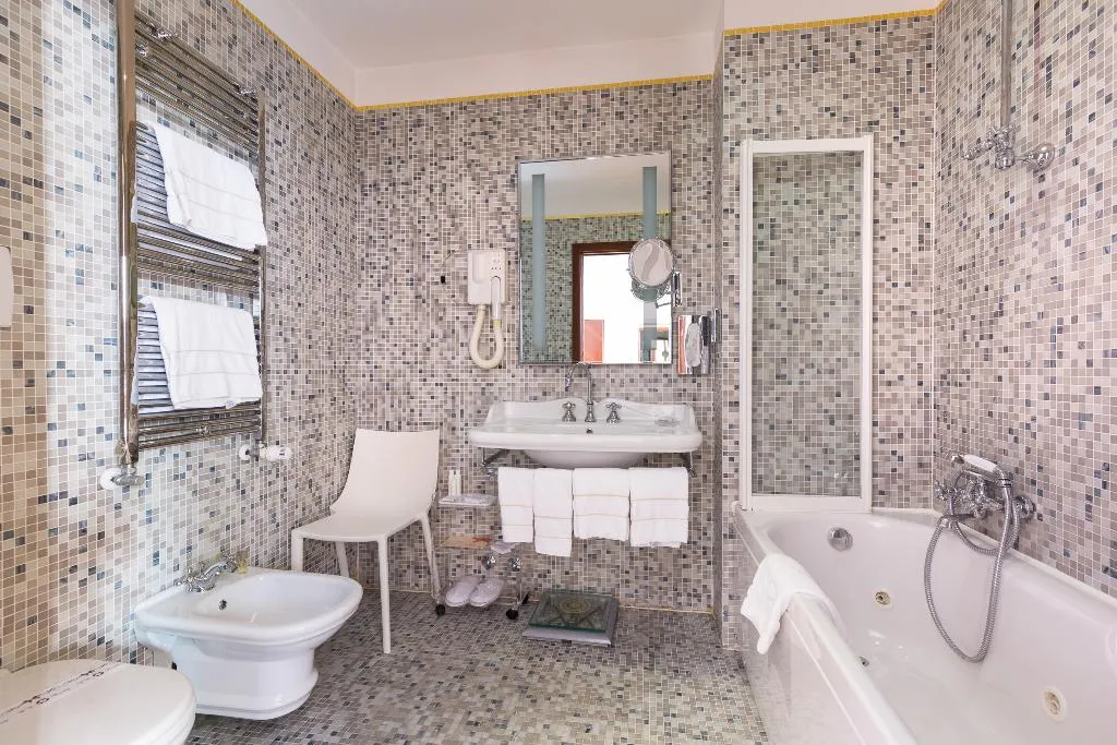 JUNIOR SUITE CLASSIC Room, Liassidi Palace, Venice